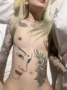 尻了一个满背纹身的精神小妹，对这种就是狠狠地干