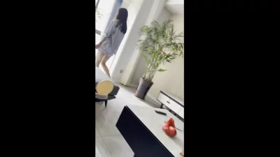 老公马上回家！！少妇家客厅偷情纪实！